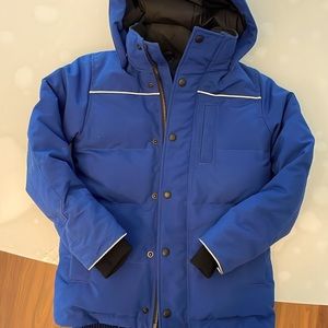 Canada Goose Parka Blue size 7-8. Unisex. This coat was barely worn.